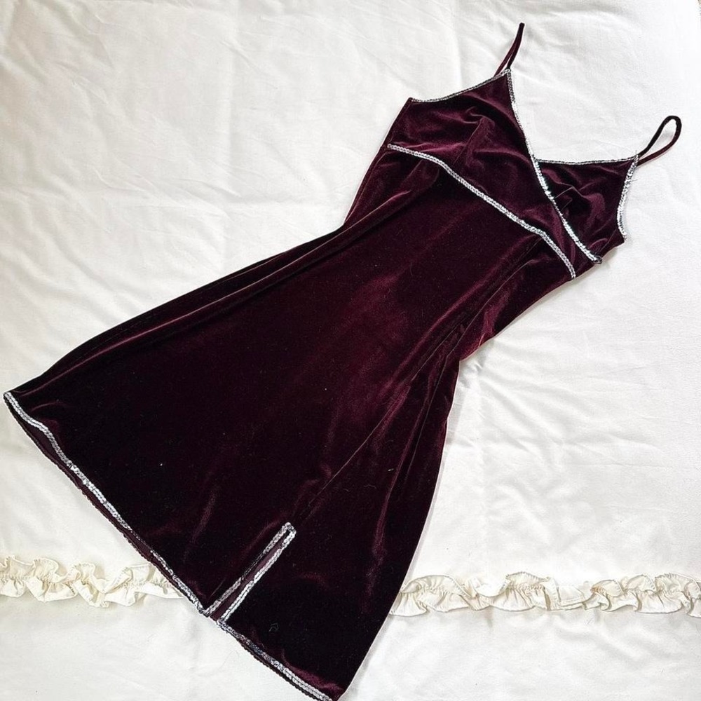 burgundy velvet mini dress  90s lani burgundy velvet mini dress size small